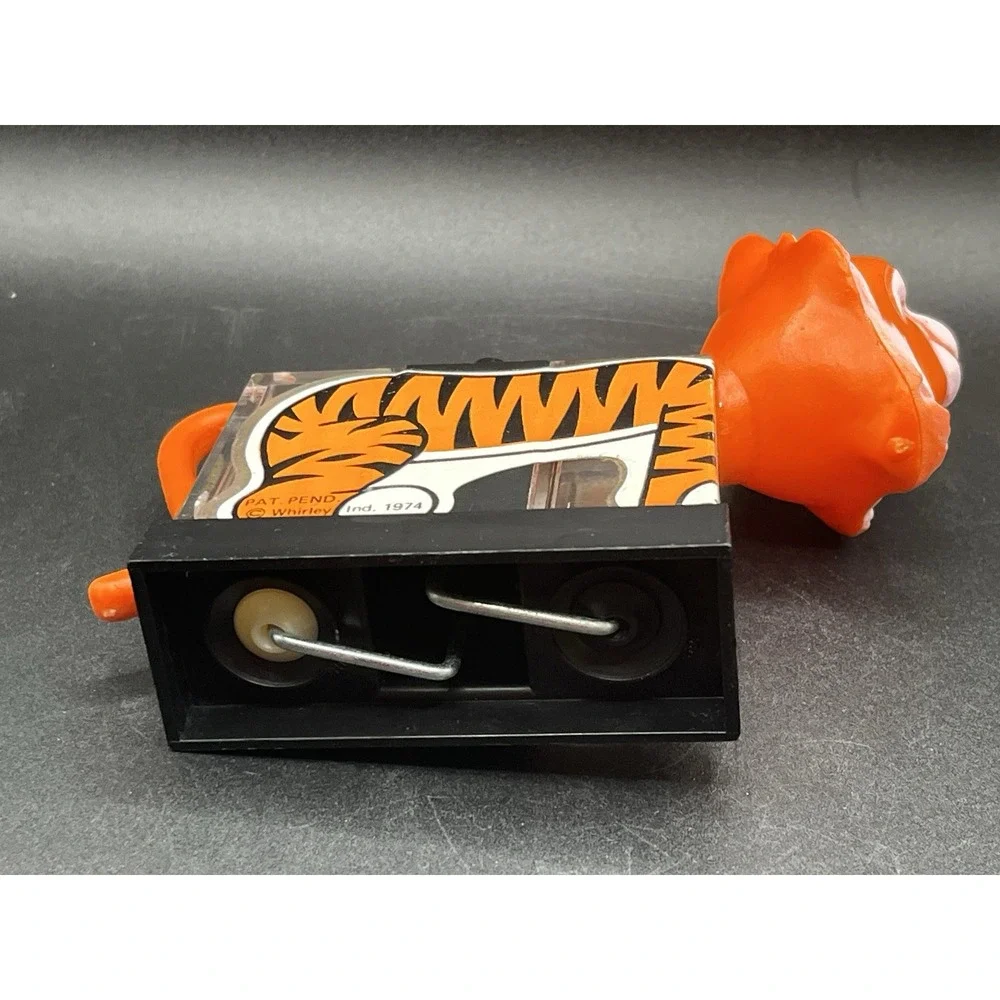 Esso 'Put A Tiger In Tank' Plastic Salt & Pepper Shaker U 34 1974‎ USA Unique